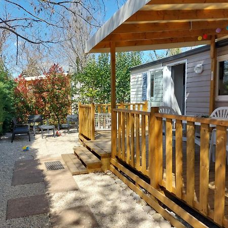 mobil home tout confort 6 personnes climatisé au pied du Luberon La Roque-d'Antheron Esterno foto