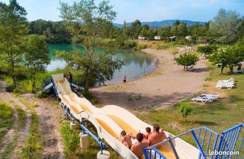 mobil home tout confort 6 personnes climatisé au pied du Luberon La Roque-d'Antheron Esterno foto