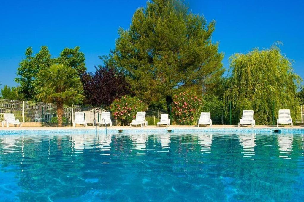 mobil home tout confort 6 personnes climatisé au pied du Luberon La Roque-d'Antheron Esterno foto