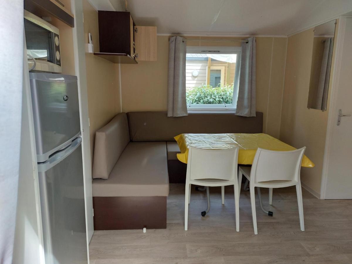mobil home tout confort 6 personnes climatisé au pied du Luberon La Roque-d'Antheron Esterno foto