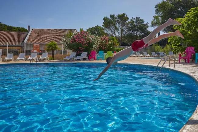 mobil home tout confort 6 personnes climatisé au pied du Luberon La Roque-d'Antheron Esterno foto