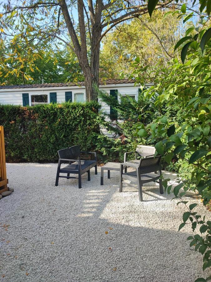 mobil home tout confort 6 personnes climatisé au pied du Luberon La Roque-d'Antheron Esterno foto