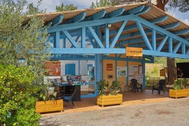 mobil home tout confort 6 personnes climatisé au pied du Luberon La Roque-d'Antheron Esterno foto