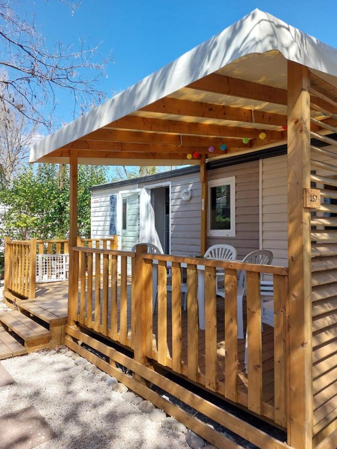 mobil home tout confort 6 personnes climatisé au pied du Luberon La Roque-d'Antheron Esterno foto